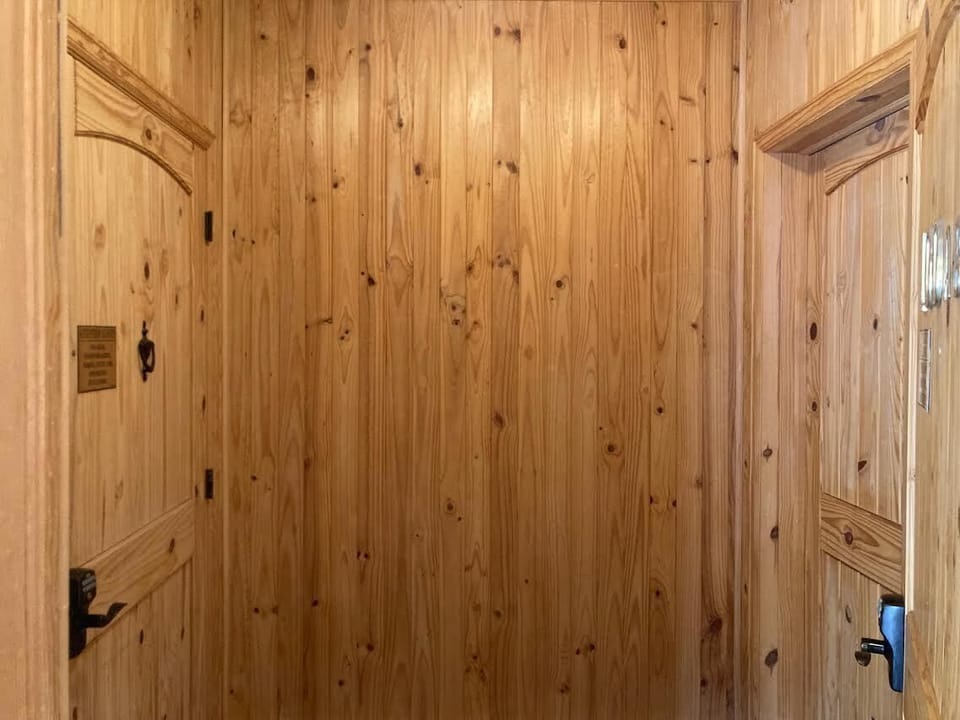 Entry hallway to Viking Lodge 100A, on left, Viking Lodge 100B, on right. 100B is the 4th bedroom, queen bed with murphy bed type bunks.