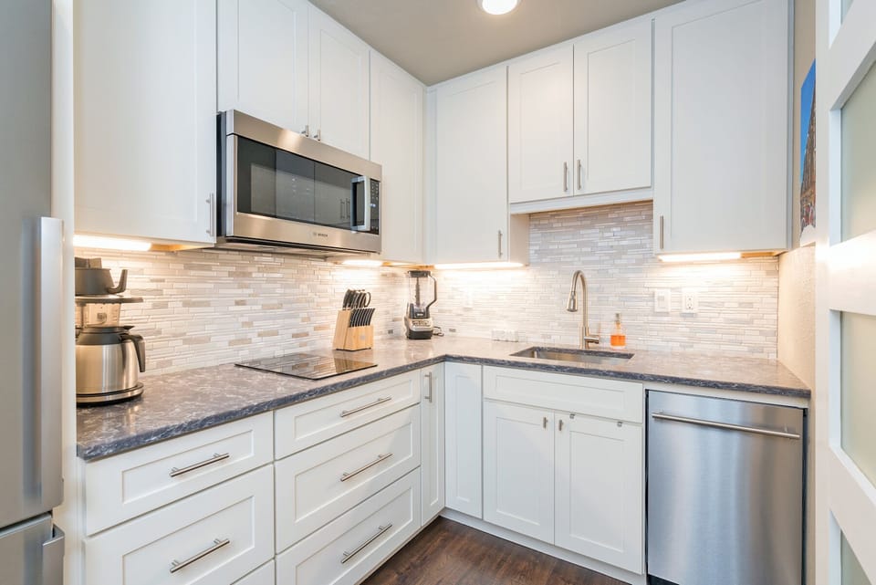 Viking Lodge 105 has a Fully equipped kitchen with a stainless steel microwave, dishwasher and full refrigerator along with a cooktop.
