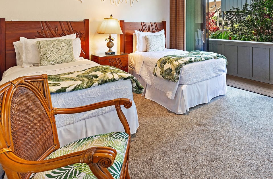 Guest Bedroom #2: with Back Lanai access