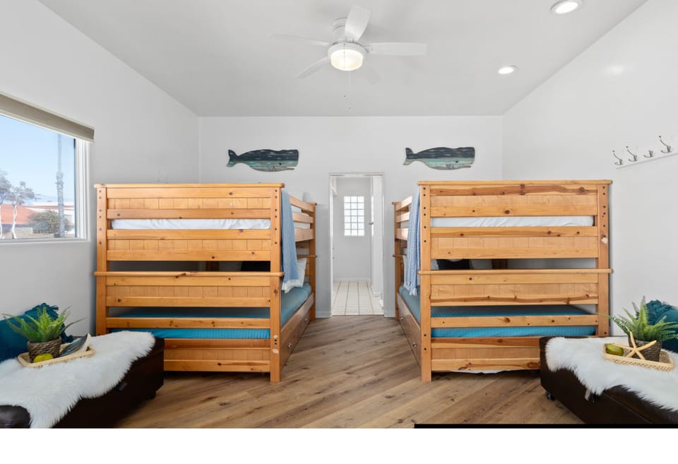 Pineapple Under the Sea Bedroom