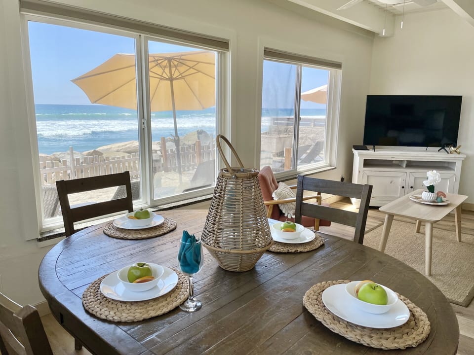 1615-1 Dining Area - ocean view