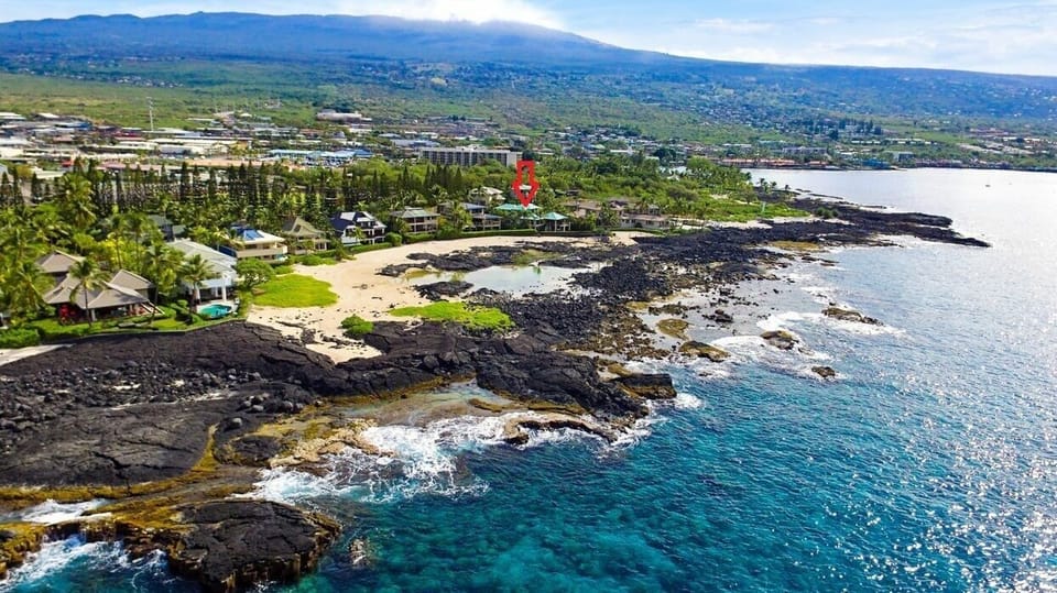 Located within steps of Keiki Beach
