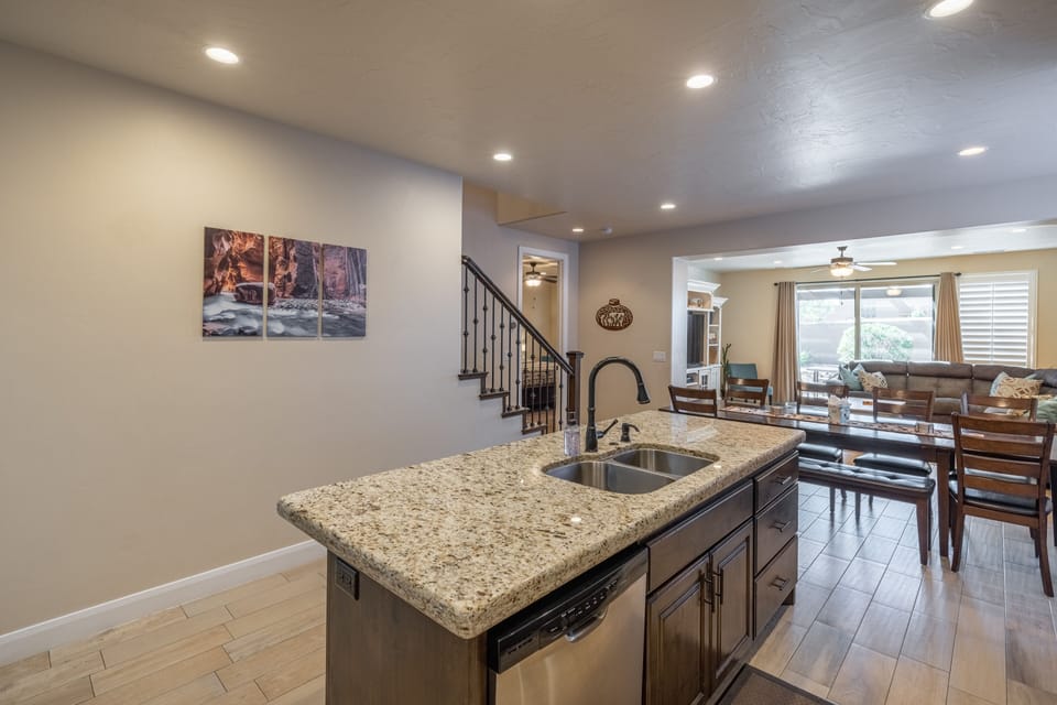 Kitchen island - This sleek, modern kitchen has all the best upgrades to make cooking a breeze!