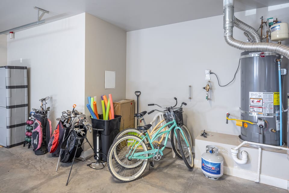 Bicycles, Golf Clubs, and Toys - Kids toys, 3 Golf bags and 2 bikes are all available amenities for you to enjoy.