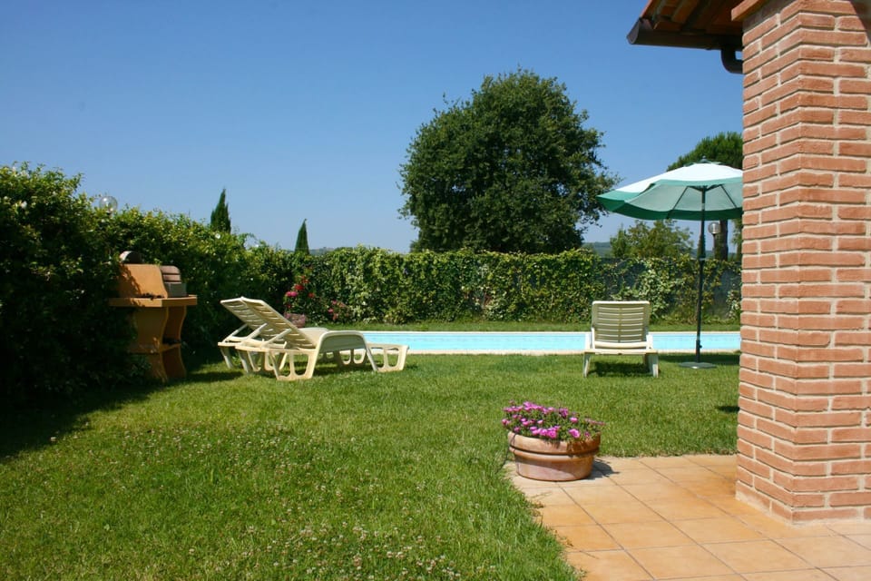 Plant, Sky, Outdoor Furniture, Flowerpot, Shade, Tree, Land Lot, Grass, Chair, Cottage