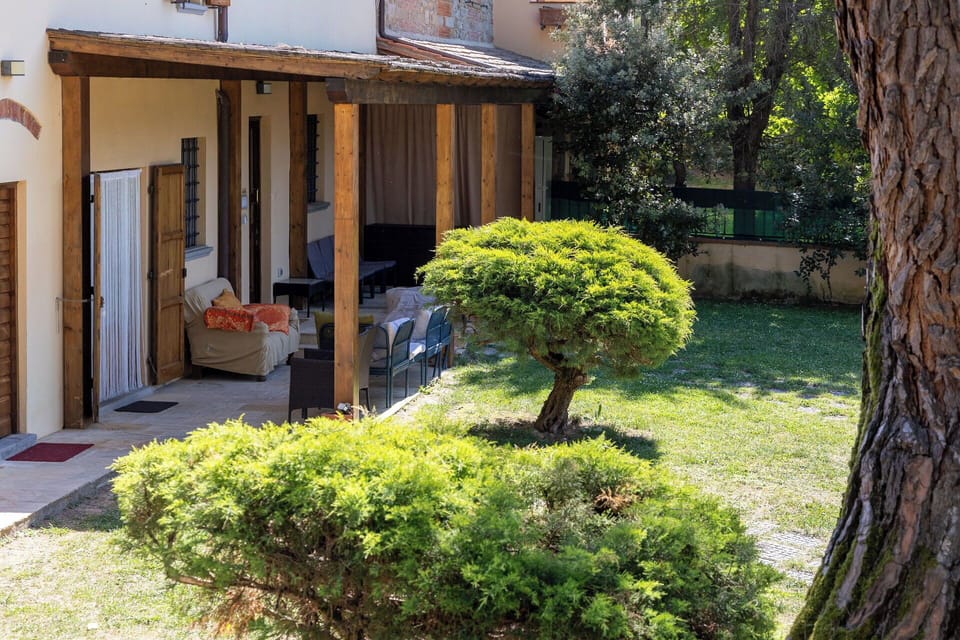 Balcony / Terrace / Patio, Building Exterior, Garden, Outdoor