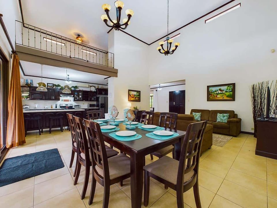 Main House dining area