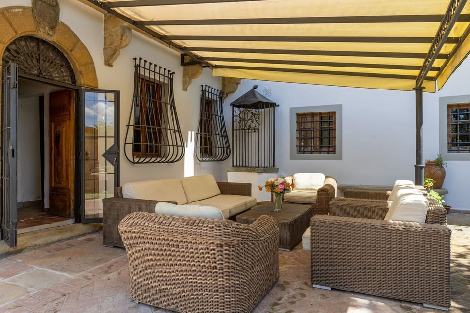 Balcony / Terrace / Patio, Building Exterior, Outdoor