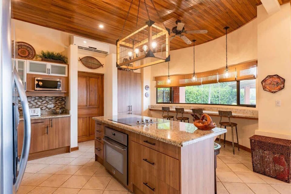 Gourmet kitchen, oversized island, granite countertops