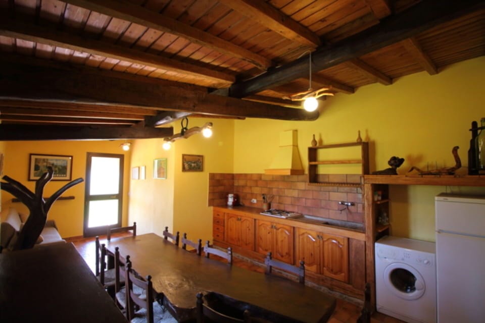 Room, Property, Building, Ceiling, Beam, House, Interior Design, Furniture, Real Estate, Architecture