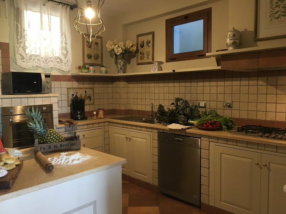 Room, Interior Design, Property, Floor, Interior Design, Kitchen, Home, Ceiling, Flooring, Major Appliance