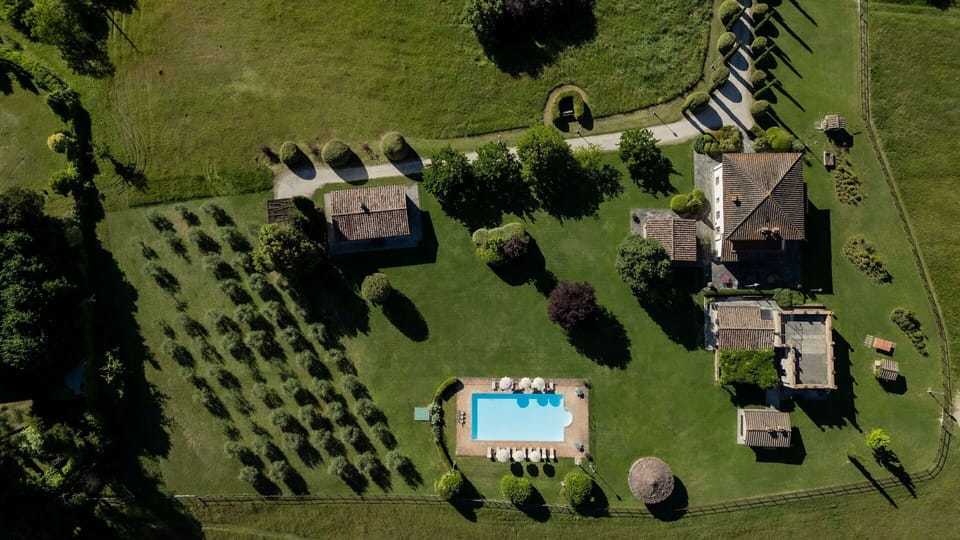 Plain, Estate, Lawn, Swimming Pool, Cottage, Garden, Farmhouse, Landscaping, Leisure, Hacienda