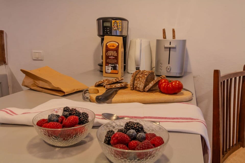 Tableware, Food, Ingredient, Serveware, Fruit, Dishware, Produce, Cup, Breakfast
