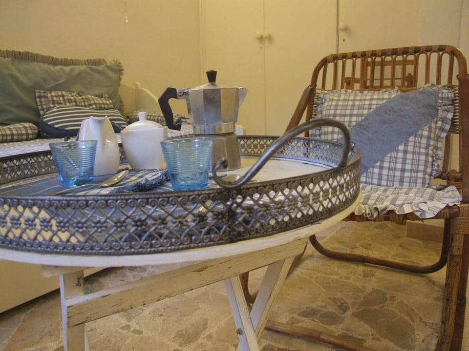 Living Room, Room Detail