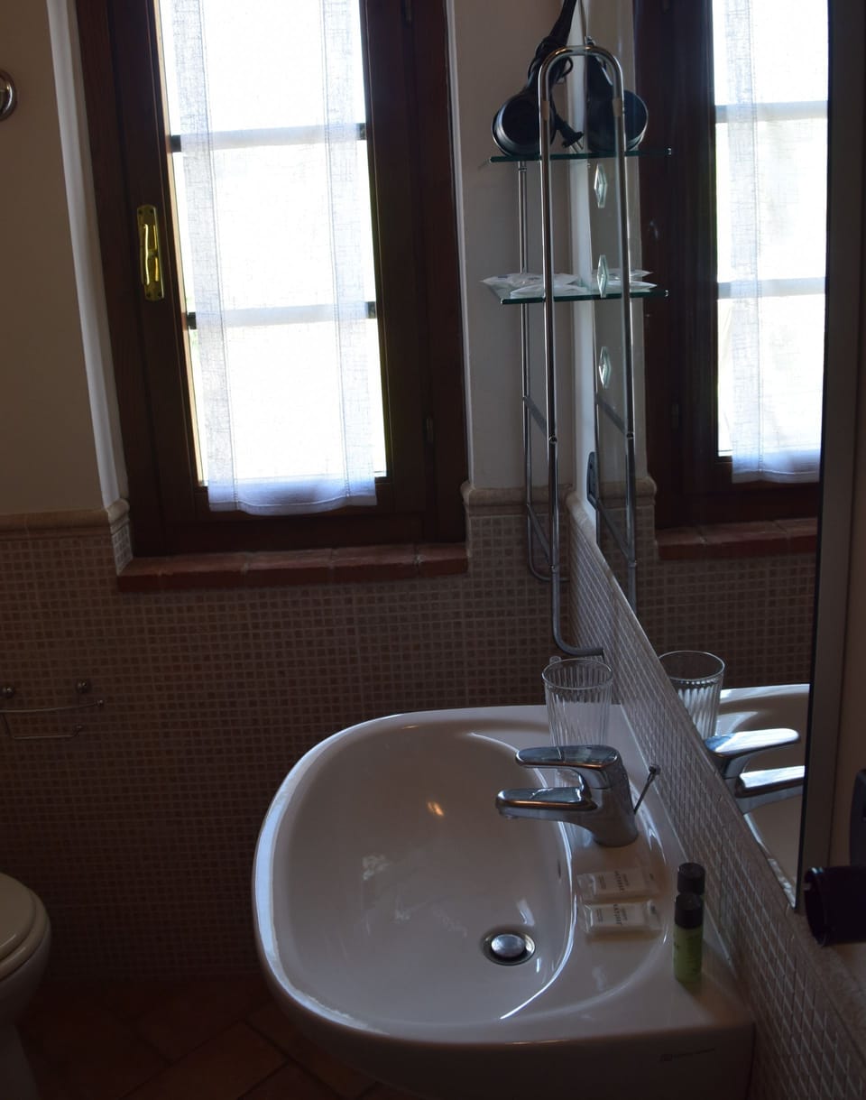 rocche-di-valiano-chianti-castelnuovo-berardenga-multiproprietà-ginestra-bathroom