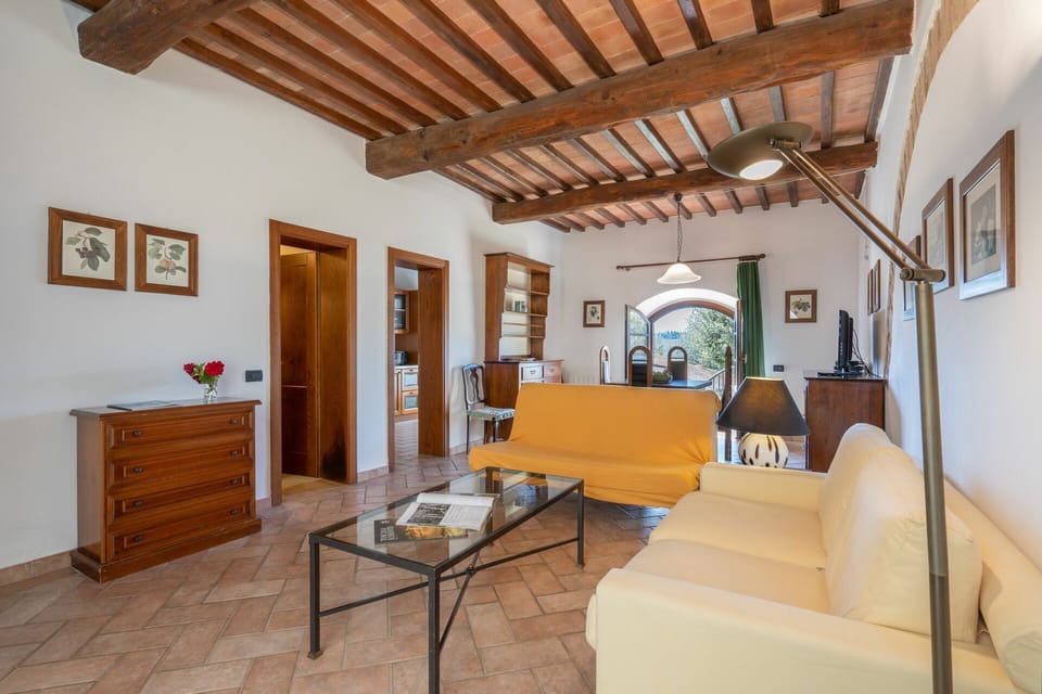 rocche-di-valiano-chianti-castelnuovo-berardenga-papavero-living-room