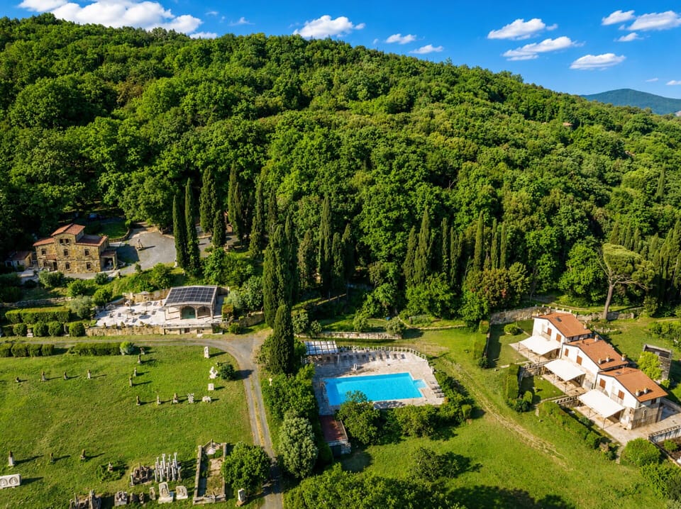 Building Exterior, Outdoor, Pool
