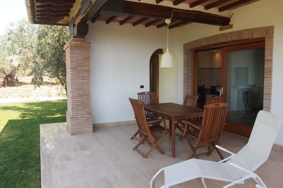 Balcony / Terrace / Patio, Building Exterior, Garden, Outdoor