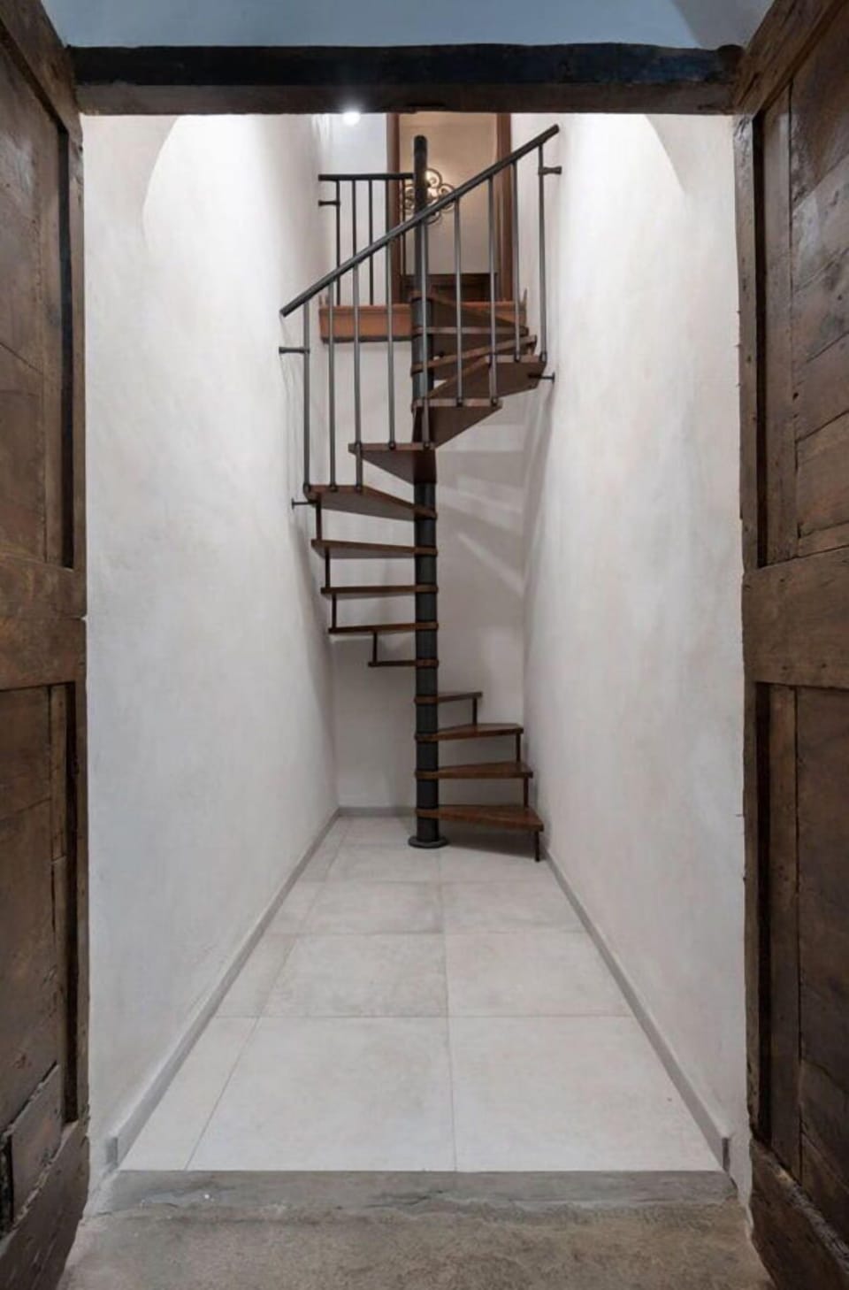 Stairs, Building, Wood, Interior Design, Flooring, Floor, Hall, Hardwood, Composite Material