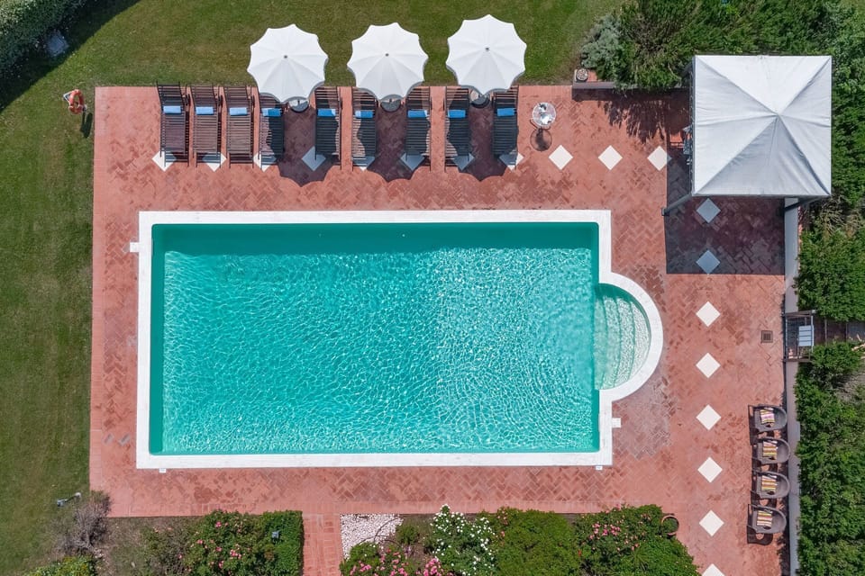 Swimming Pool, Property, Grass, House, Architecture, Real Estate, Rectangle, Estate, Landscape, Leisure