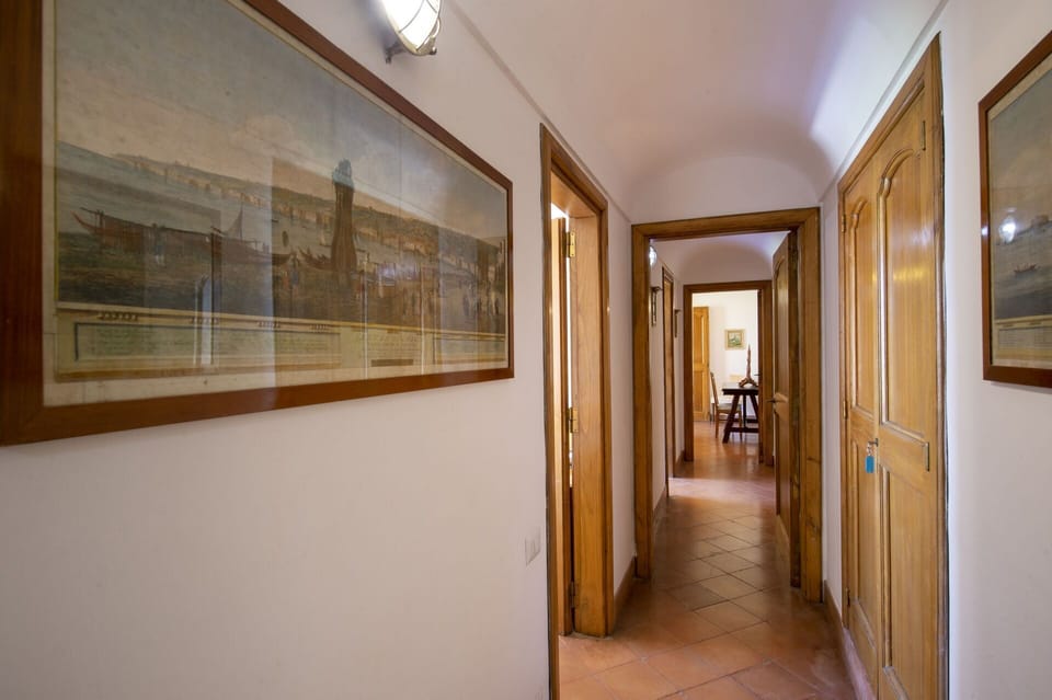 villa-deli-positano-villa-hallway