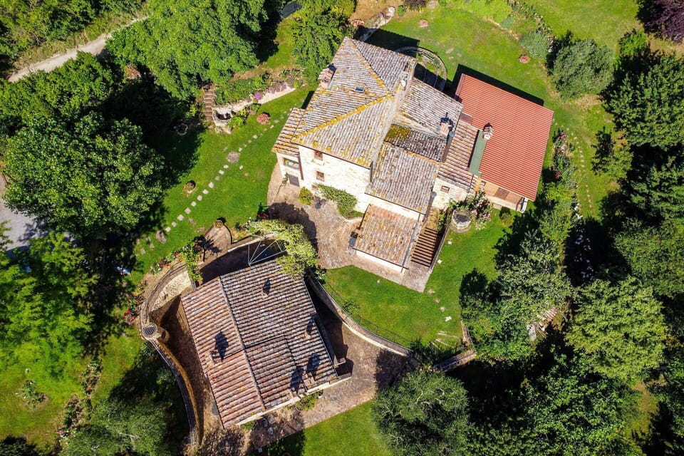 Property, Building, Plant, Green, Land Lot, Natural Landscape, Architecture, Urban Design, Tree, Grass