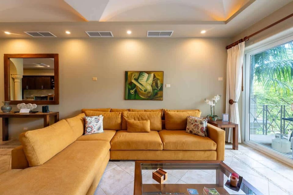 Living area, with a Comfortable sofa