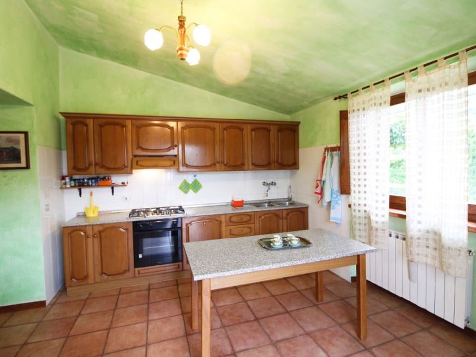 Property, Room, Kitchen, Building, Furniture, House, Interior Design, Cabinetry, Real Estate, Floor