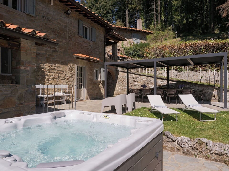 Building Exterior, Hot Tub, Wellness