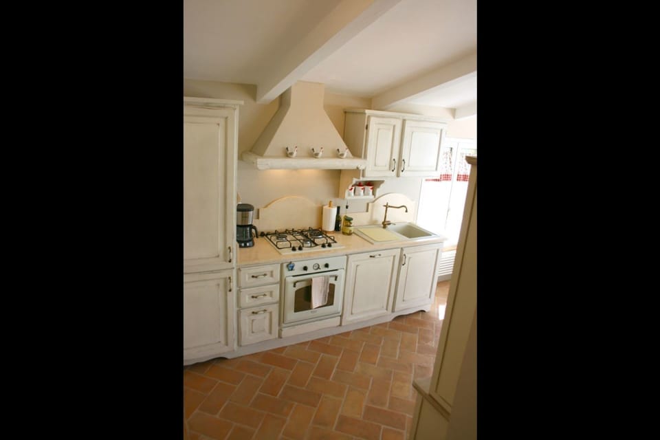 Room, Furniture, Property, Cabinetry, Floor, Kitchen, Interior Design, Countertop, Sink, Building