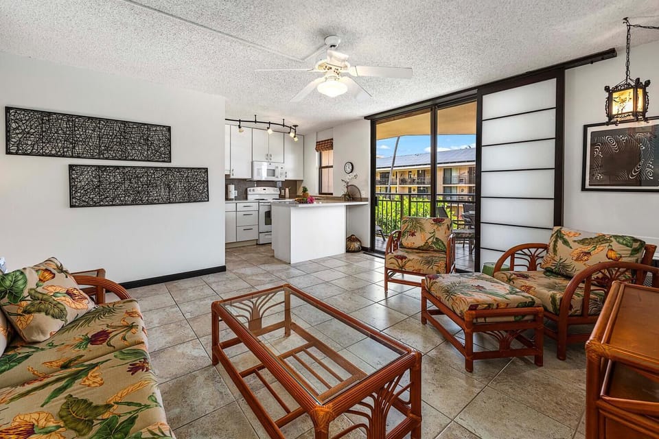 Open living area, leading into the kitchen