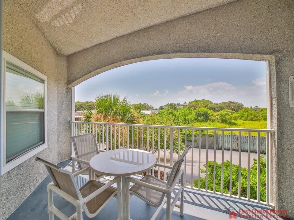 Hibiscus I201 Balcony View