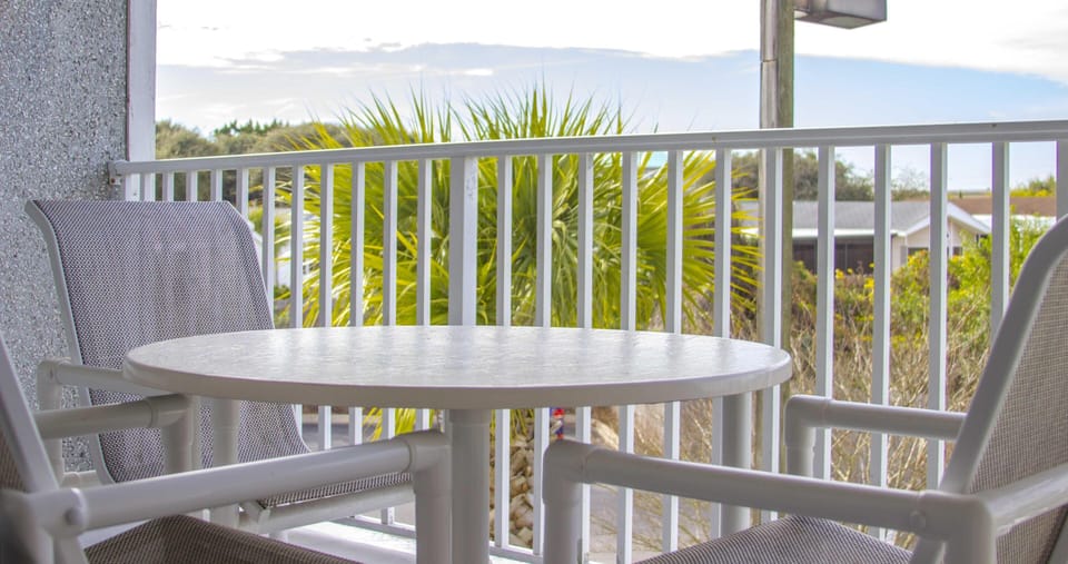 Hibiscus I201 Balcony