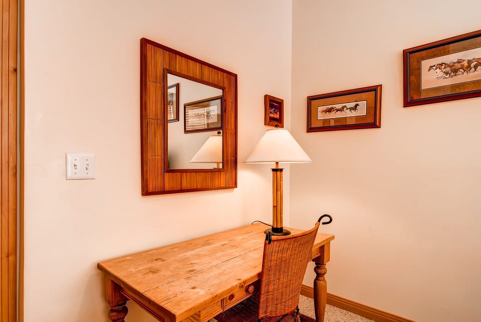 Writing desk - Park City Lodging-Lift Lodge 203