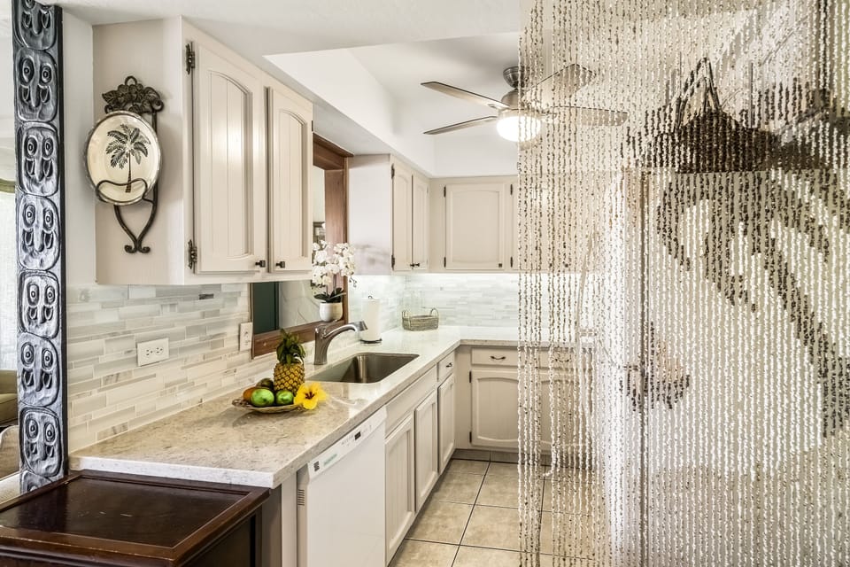 Fully equipped kitchen at Casa De Emdeko 310