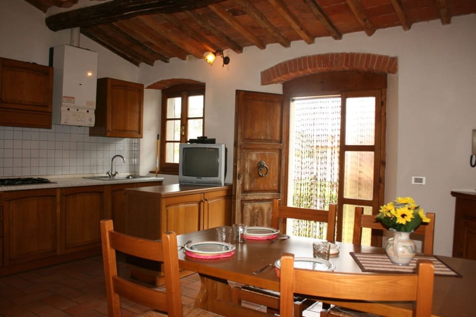 Room, Property, Furniture, Building, Interior Design, House, Kitchen, Cabinetry, Ceiling, Hardwood