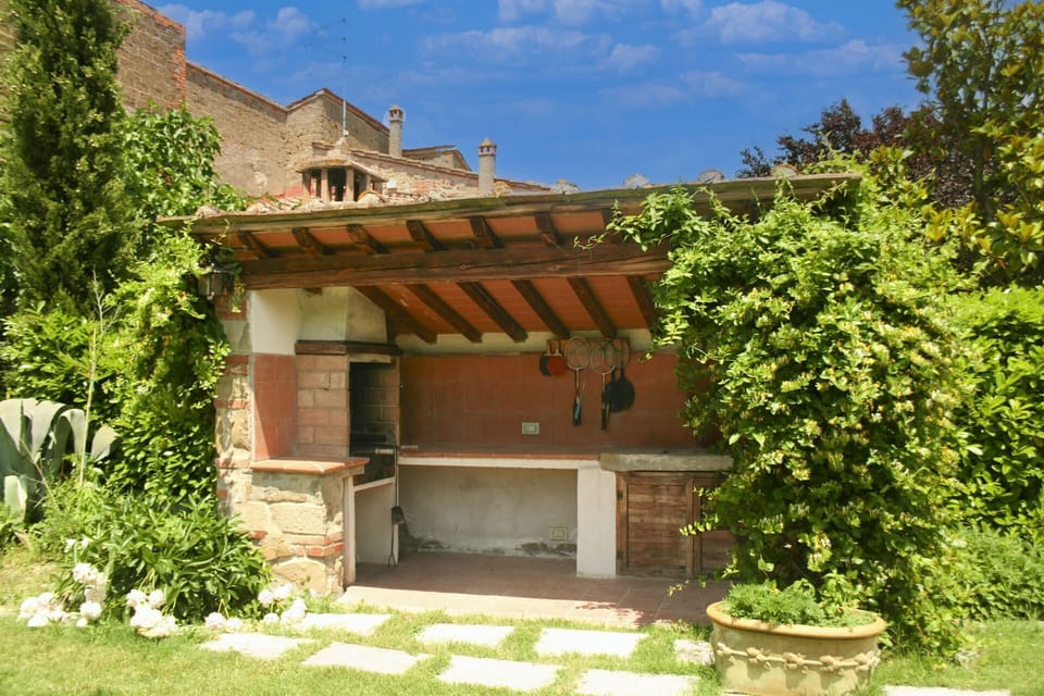 Garden, Backyard, Brick, Lawn, Yard, Landscaping, Shade, Outdoor Structure, Flowerpot, Courtyard
