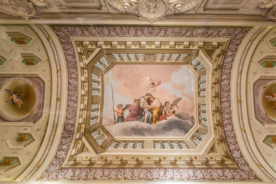 Room Detail