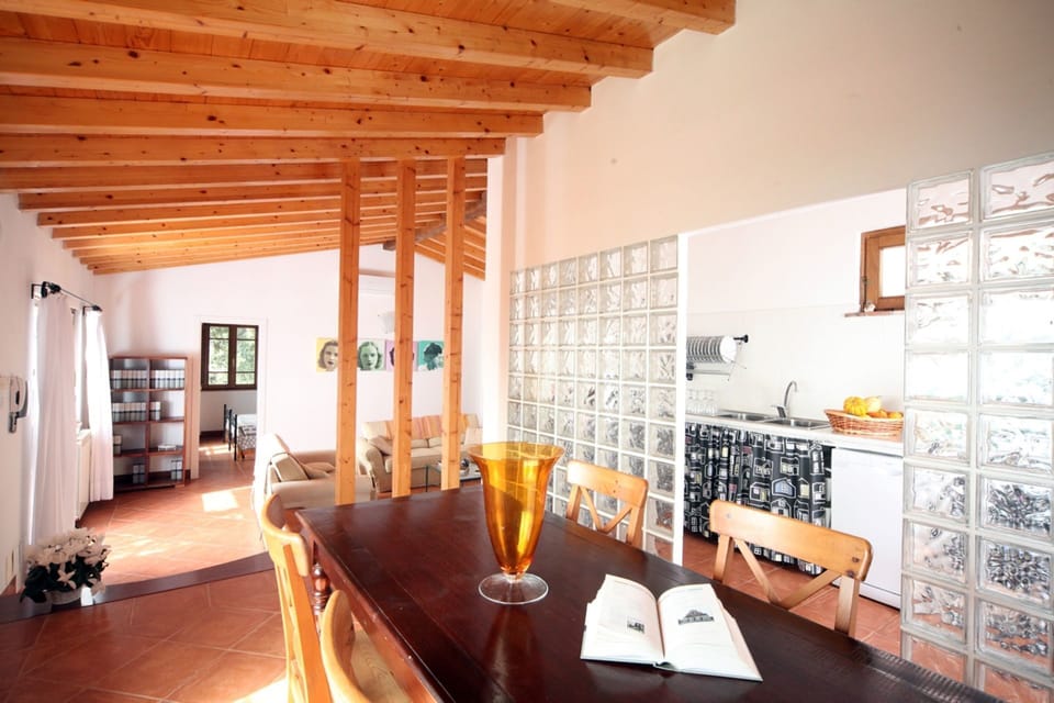 Room, Dining Room, Property, Building, Interior Design, Ceiling, Living Room, Furniture, House, Real Estate