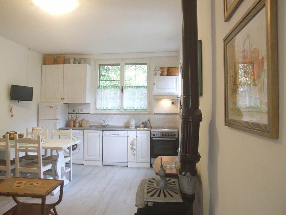 Cabinetry, Furniture, Countertop, Window, Wood, Kitchen, Interior Design, Kitchen Appliance, Floor, Flooring