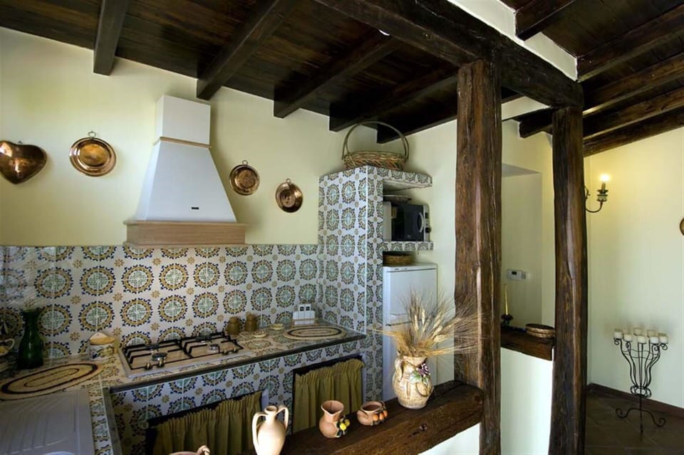 Room, Property, Interior Design, Ceiling, Building, House, Architecture, Furniture, Beam, Home