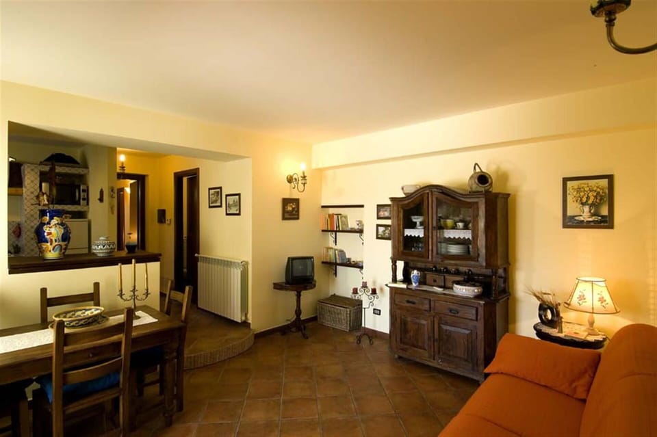 Room, Property, Building, Interior Design, Furniture, Living Room, Floor, House, Ceiling, Real Estate