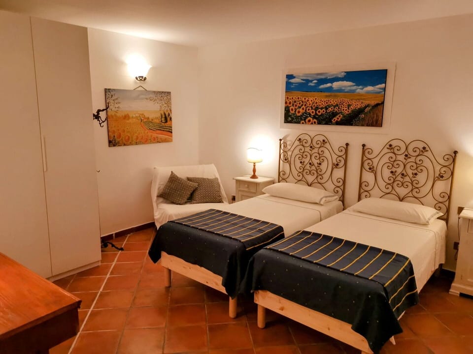 Property, Furniture, Comfort, Wood, Building, Bed Frame, Interior Design, Floor, Flooring, Lamp