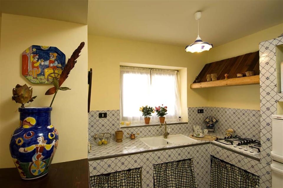 Room, Property, Interior Design, Building, Kitchen, Tile, Furniture, House, Floor, Home