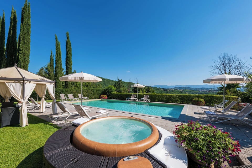 Building Exterior, Garden, Hot Tub, Outdoor, Pool