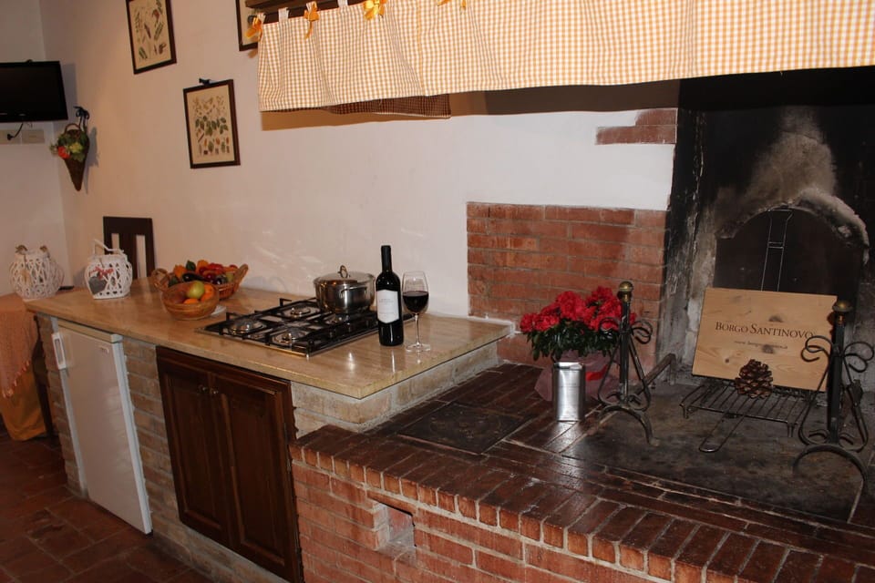 Countertop, Room, Property, Hearth, Kitchen, Furniture, Interior Design, House, Fireplace, Building