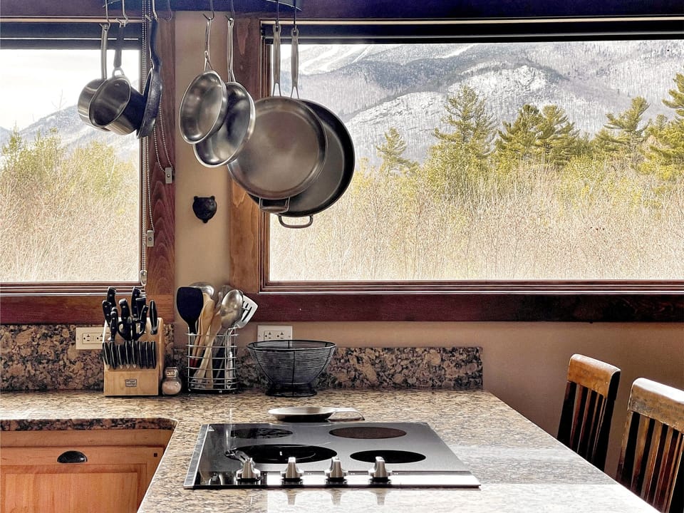Whirlpool ceramic glass cooktop makes cooking and cleaning up easy and convenient.