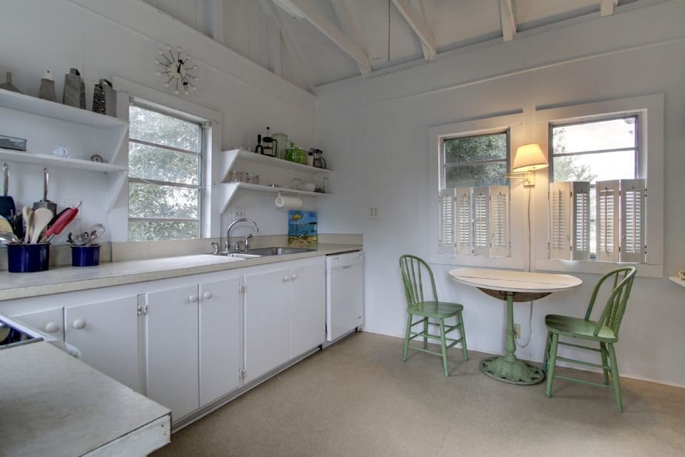 Breakfast, lunch or dinner, the kitchen is ready!