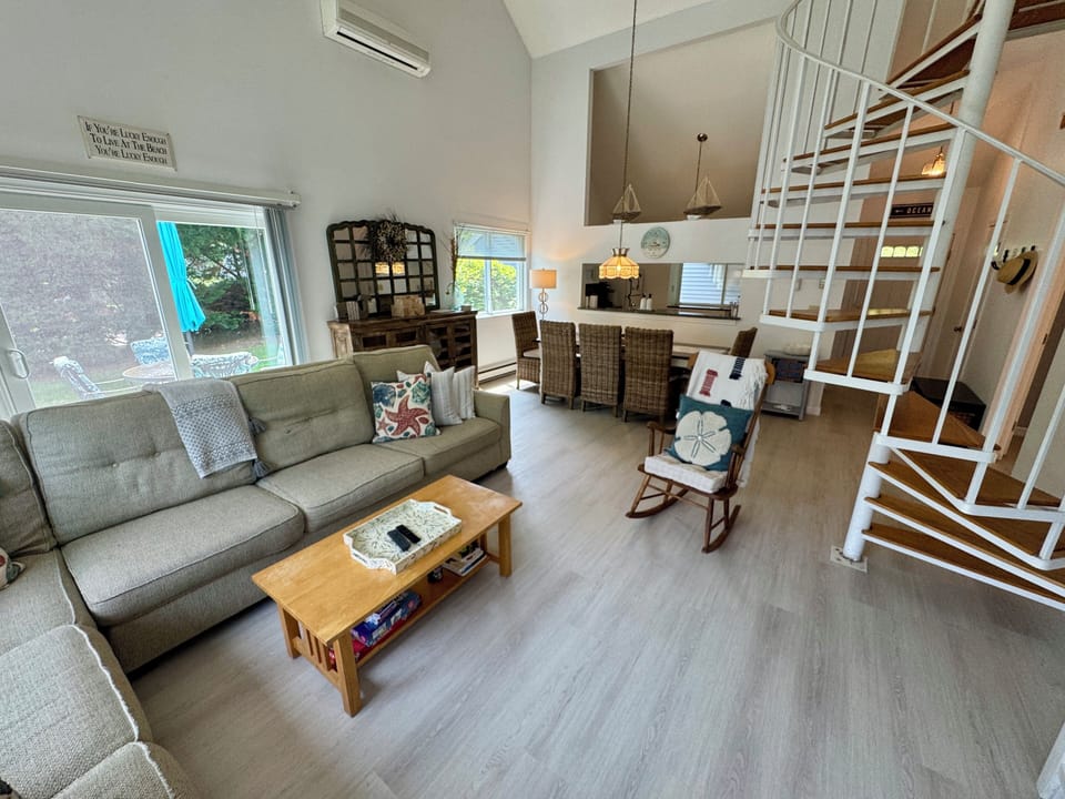 Living Room / Dining Room