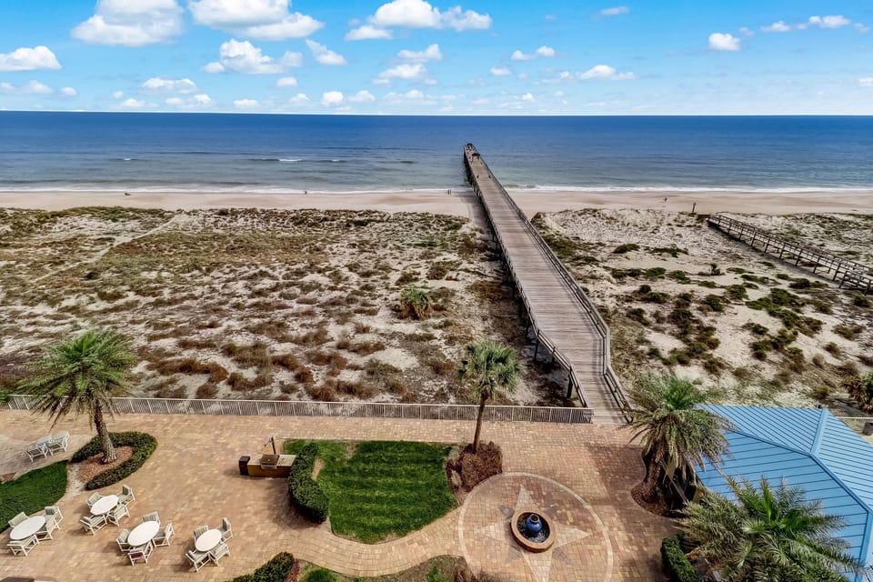Balcony with Ocean View and Pool View